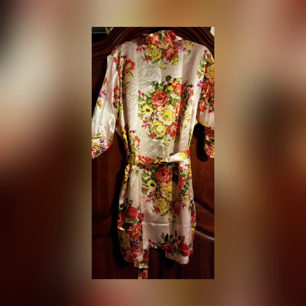 Silky Floral Robe - Picture 2 of 3
